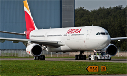 Primer avión de Iberia con la nueva librea 2013