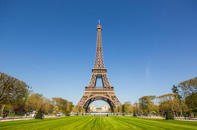 La Torre Eiffel que Barcelona rechazó por su altura conmemora sus 130 años, Noticias de La Chispa