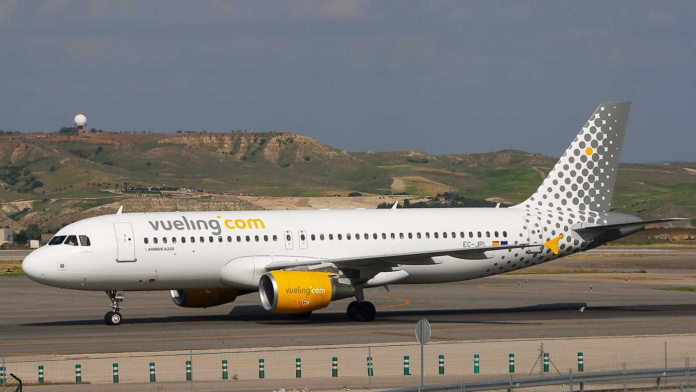 Resultado de imagen de Vueling cancela un vuelo entre Barcelona y Vigo minutos antes del embarque