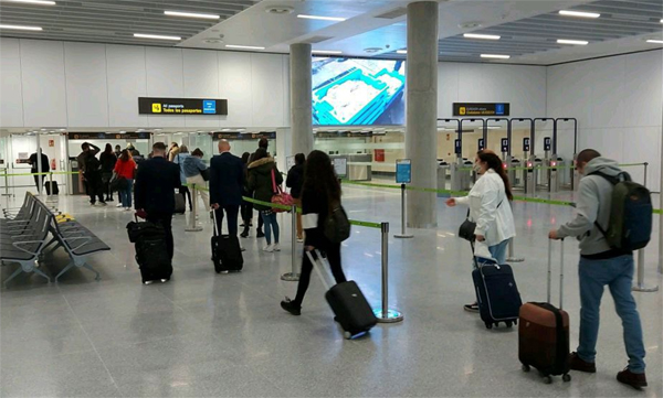 Adiós a las colas para facturar maletas? Una aerolínea da el primer paso | Noticias de La Chispa | Revista turismo Preferente.com