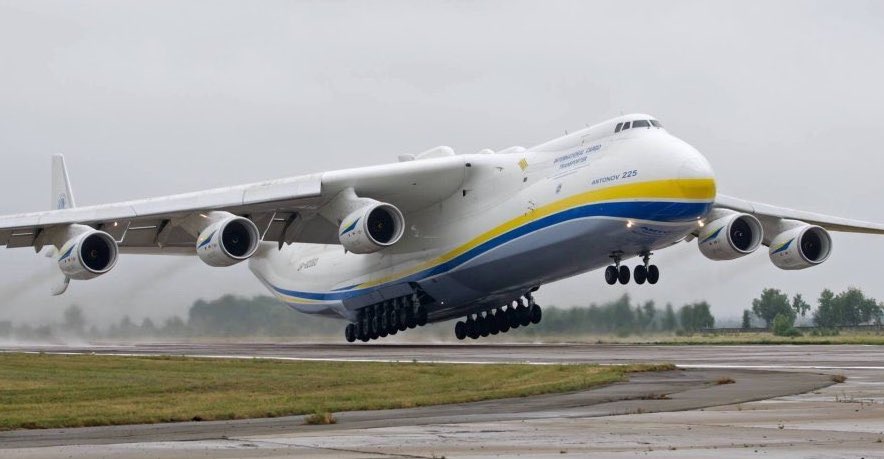 Rusia destruye el mayor avión del mundo, el AN-225 'Mriya' ucraniano |  Noticias de Aerolíneas | Revista de turismo Preferente.com