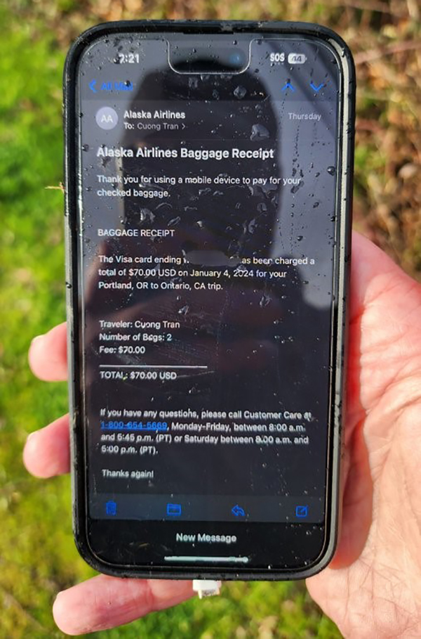 Un iPhone cae del avión de Alaska y funciona |  Noticias La Chispa